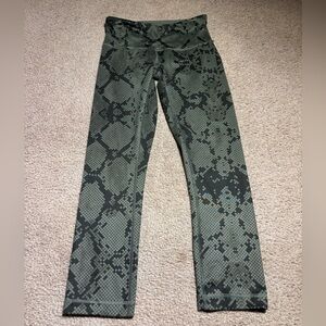 Lululemon Wunder Under Crop Snake Print Womens Size 2